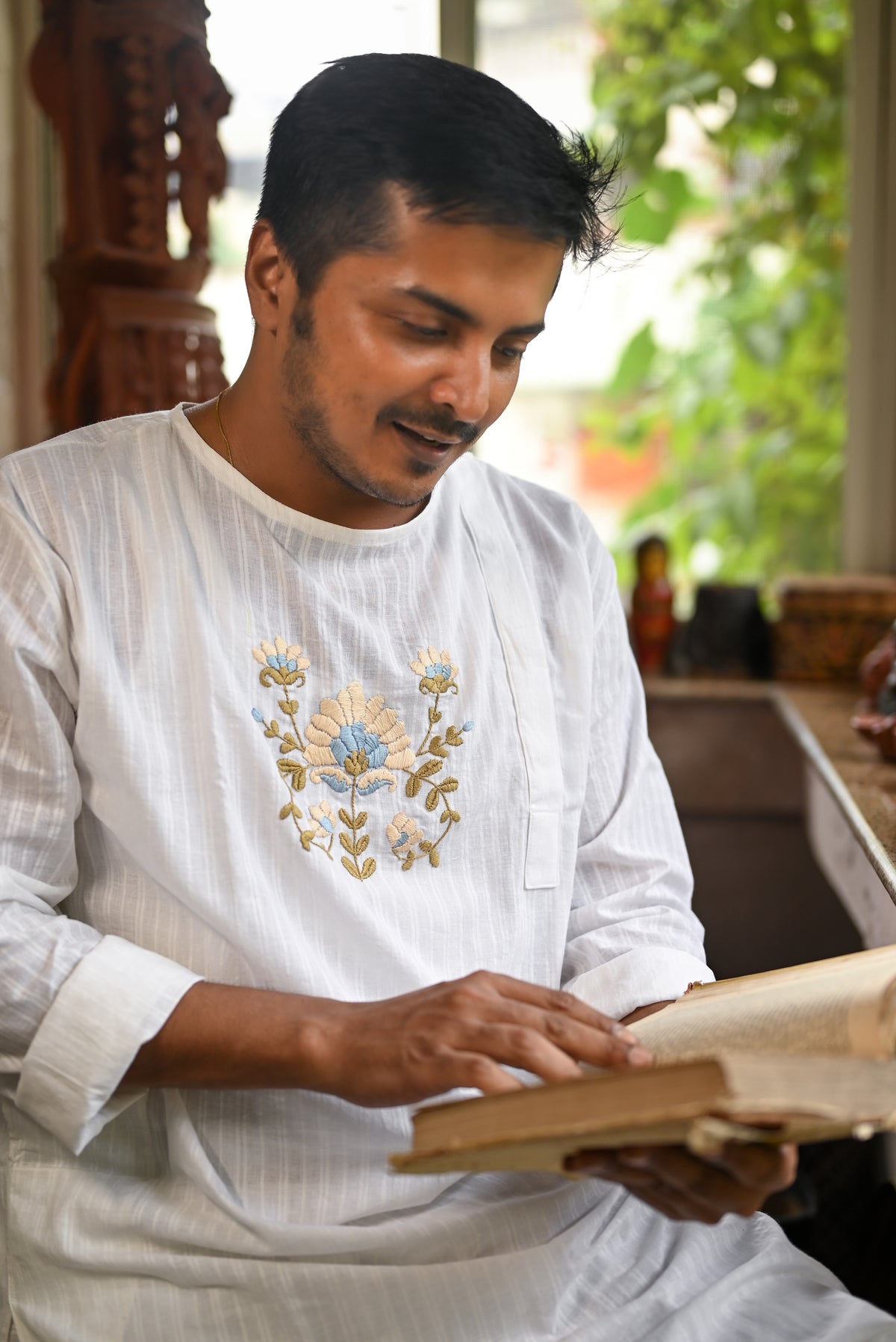 KASHMIRI GUL EMBROIDERED PURE WHITE COTTON KURTA