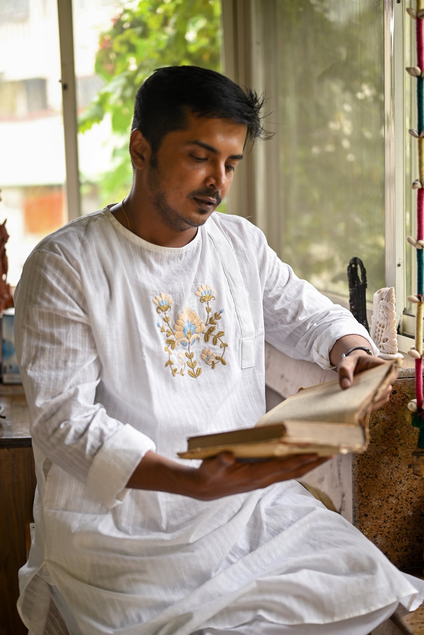 KASHMIRI GUL EMBROIDERED PURE WHITE COTTON KURTA