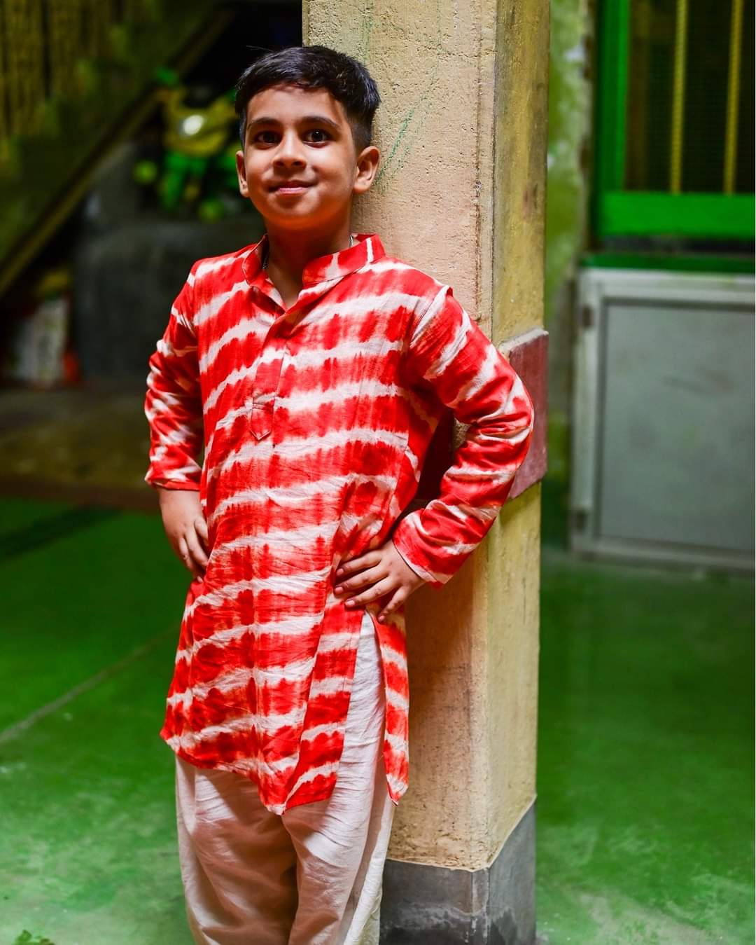 Laal Tuktuke Kurta- Pajama set