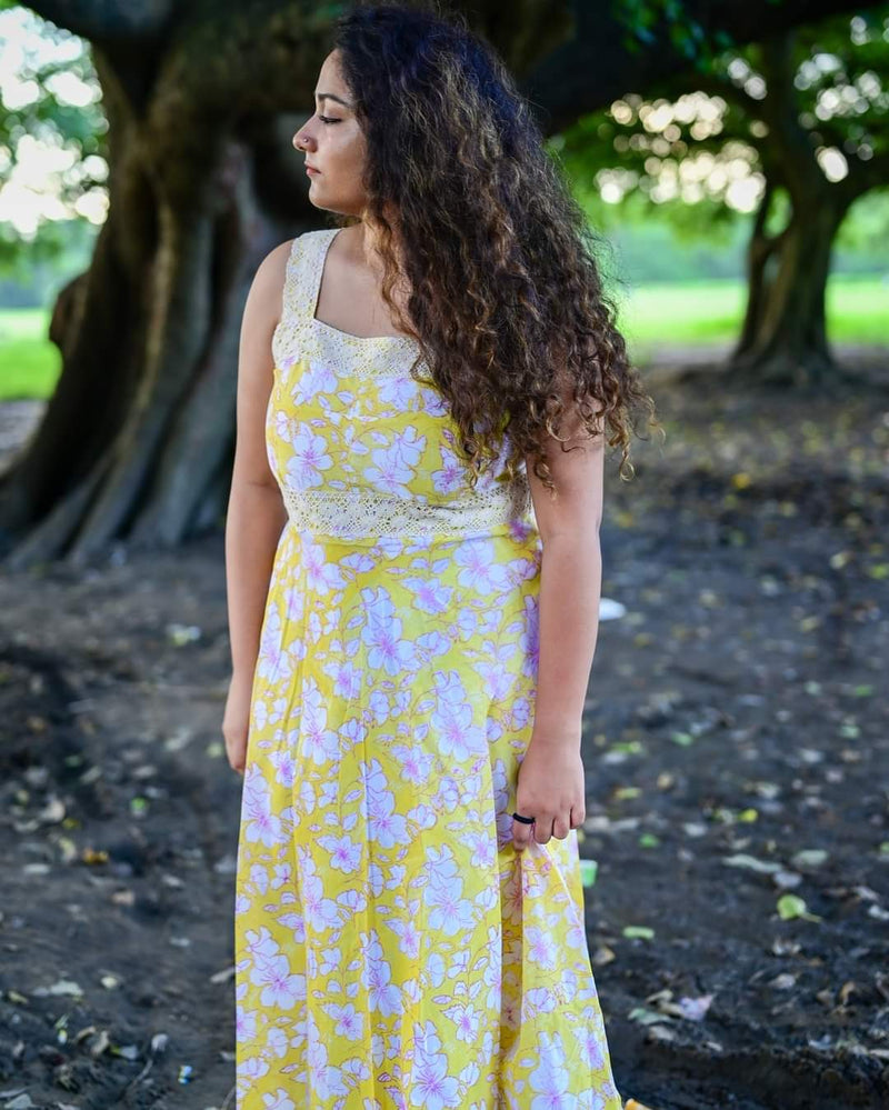 WHITE HIBISCUS COTTON DRESS