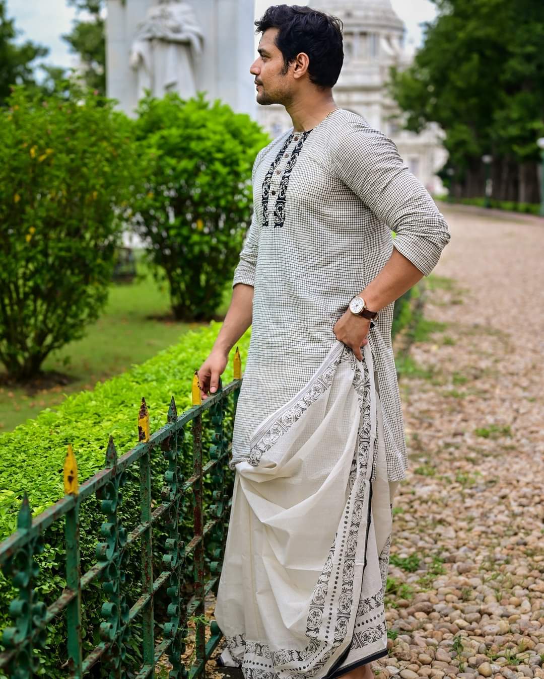 WHITE-BLACK PAISLEY DHUTI