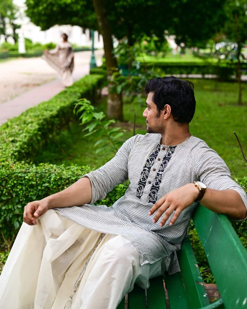 WHITE-BLACK PAISLEY EMBROIDERED KURTA