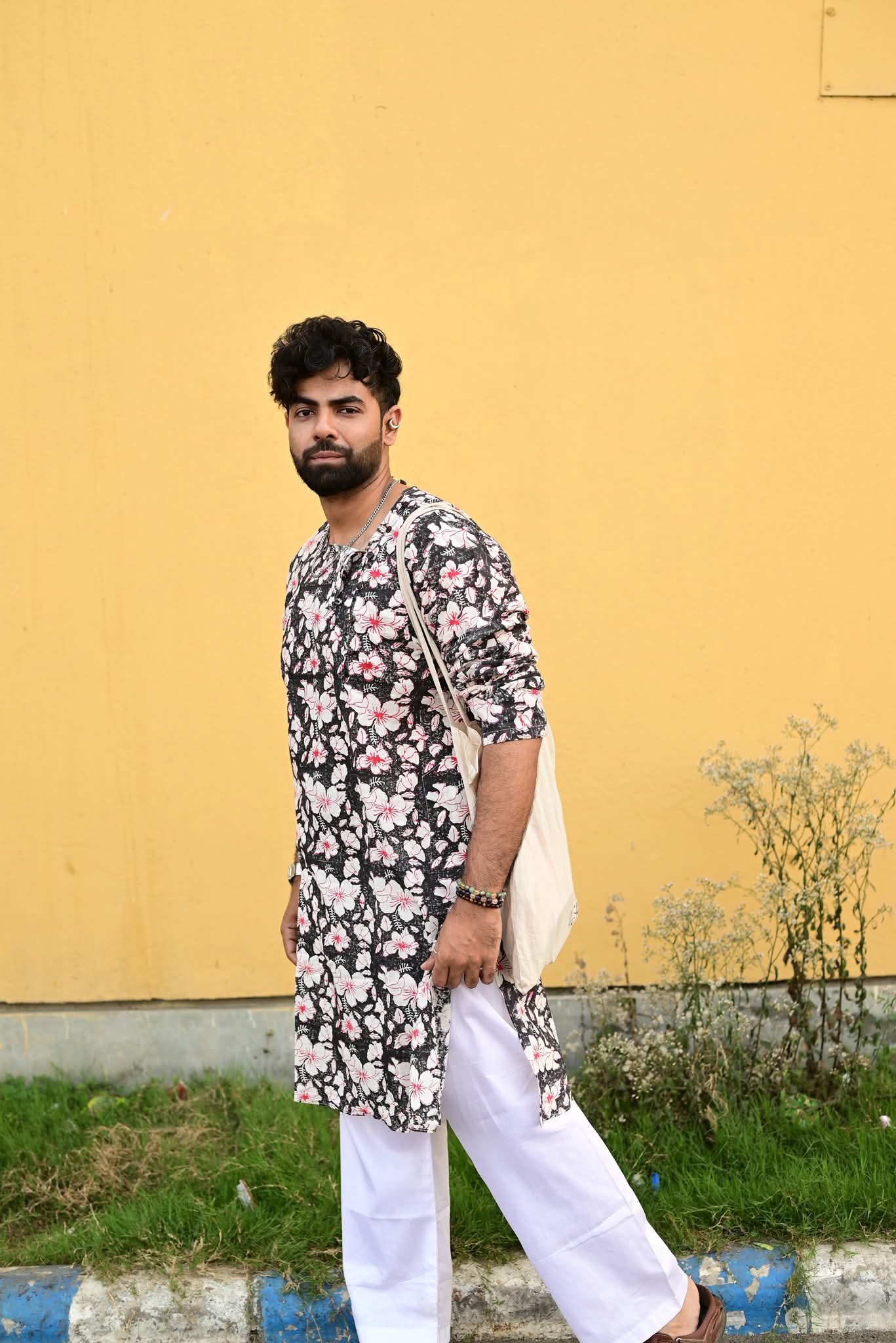 WHITE HIBISCUS BLOCK PRINTED COTTON KURTA – HANDLOOM MEN’S KURTA