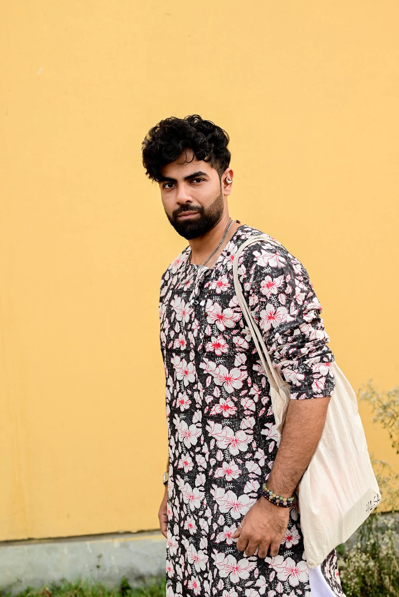 WHITE HIBISCUS BLOCK PRINTED COTTON KURTA – HANDLOOM MEN’S KURTA
