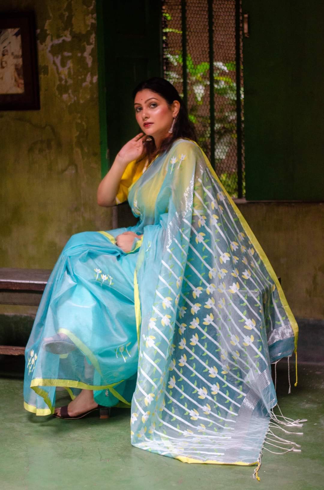 SHAPE OF WATER : PURE MUSLIN JAMDANI SAREE