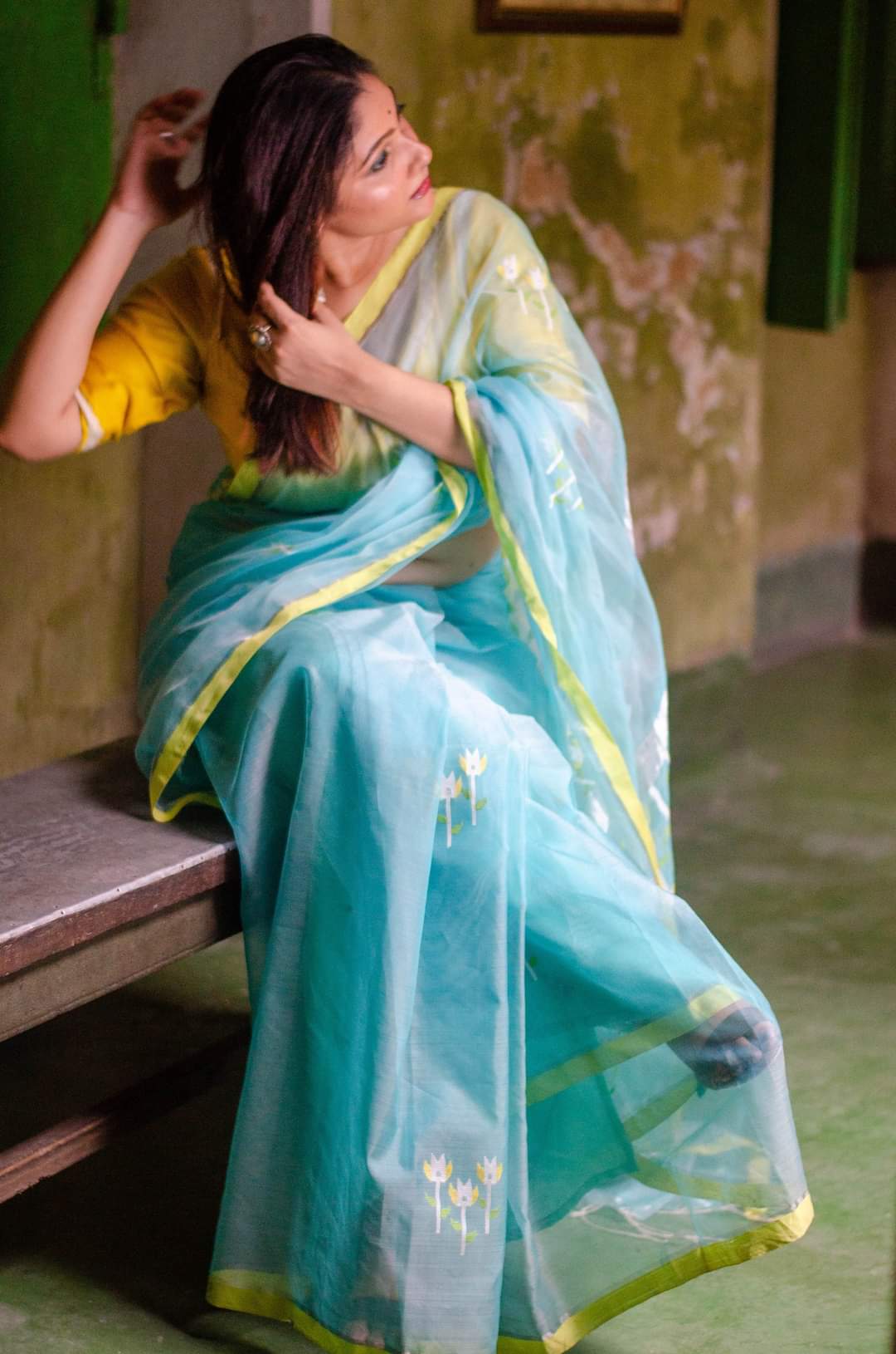 SHAPE OF WATER : PURE MUSLIN JAMDANI SAREE